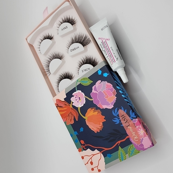 WINSOME LASH Whimsical Baldwin Floral Motifs Eyelash Set in Noble,Hybrid,& Envy - Picture 2 of 8
